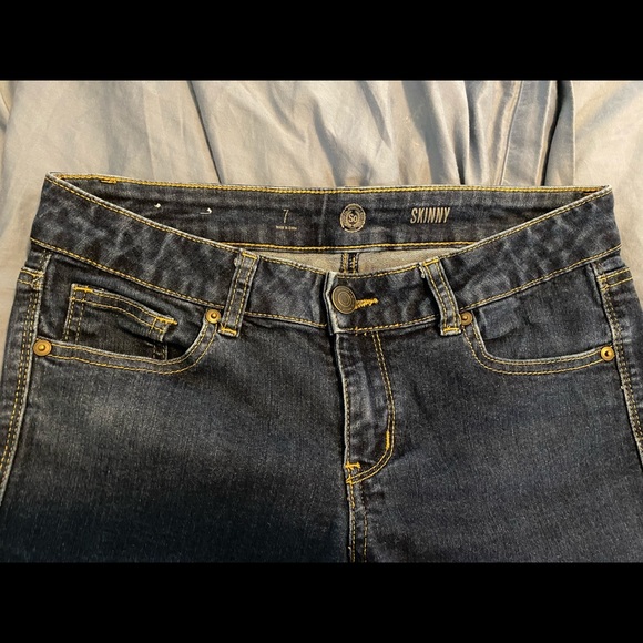 So size 7 jr Skinny Jeans - Picture 2 of 3
